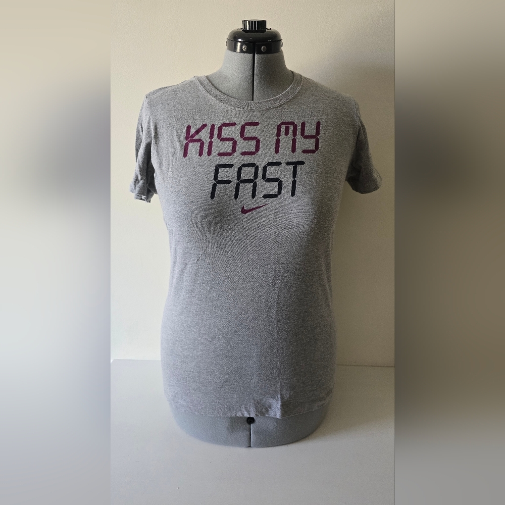 Nike Women’s XL “Kiss My Fast” Graphic Tee Gray Athletic Shirt